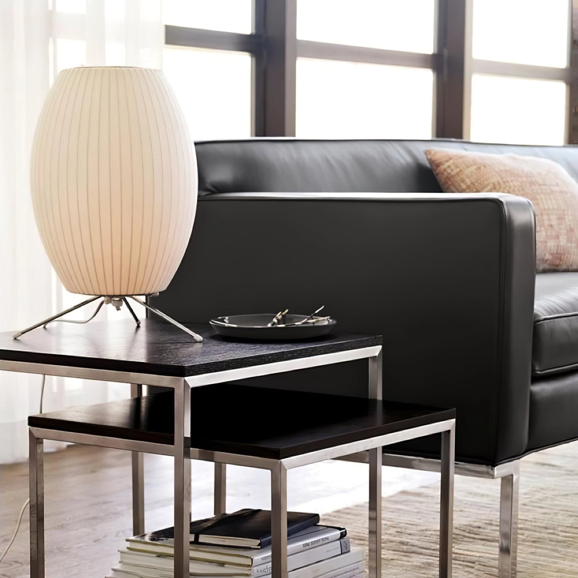 Lampe sur Trépied Sphérique | Design Élégant et Flexible