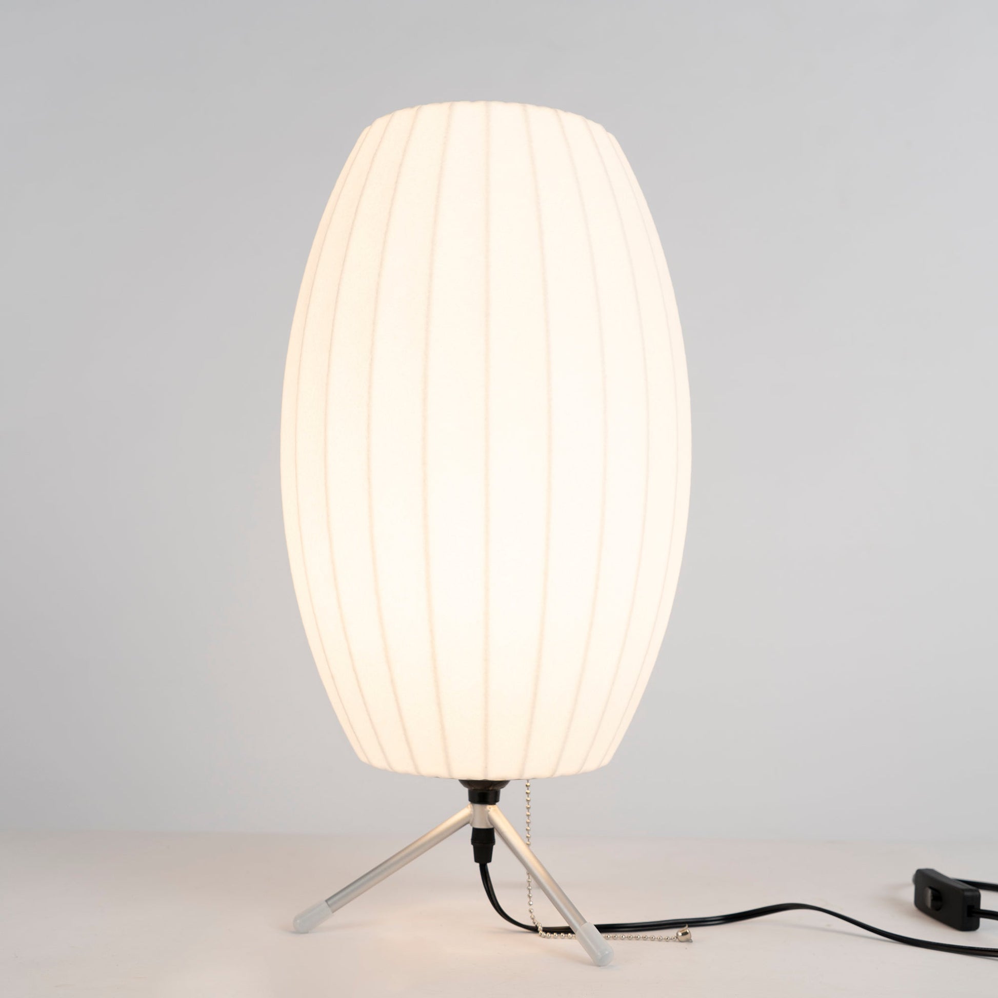 Lampe sur Trépied Sphérique | Design Élégant et Flexible