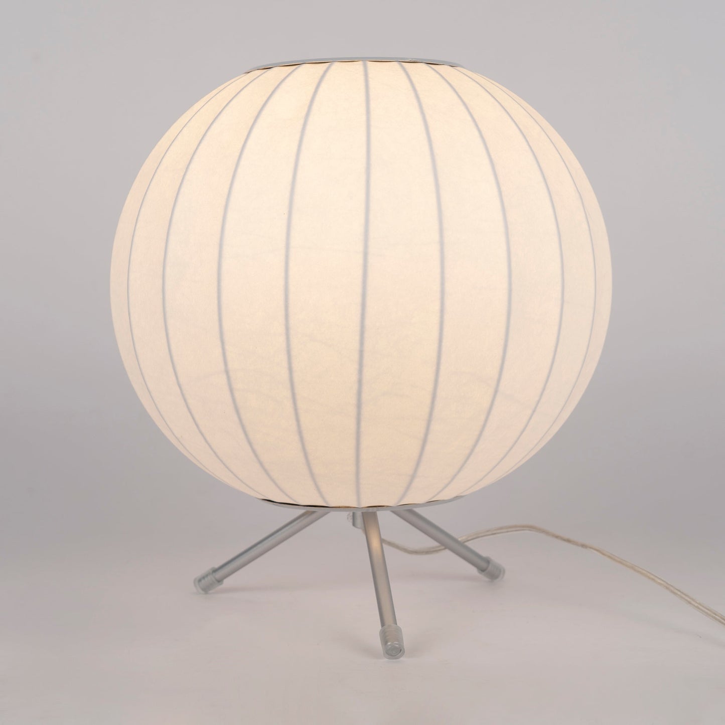 Lampe sur Trépied Sphérique | Design Élégant et Flexible