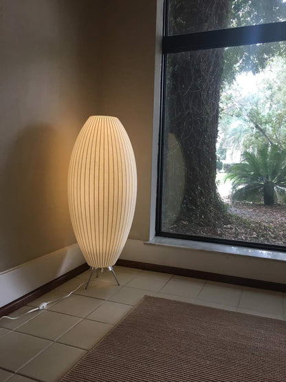 Lampe sur Trépied Sphérique | Design Élégant et Flexible