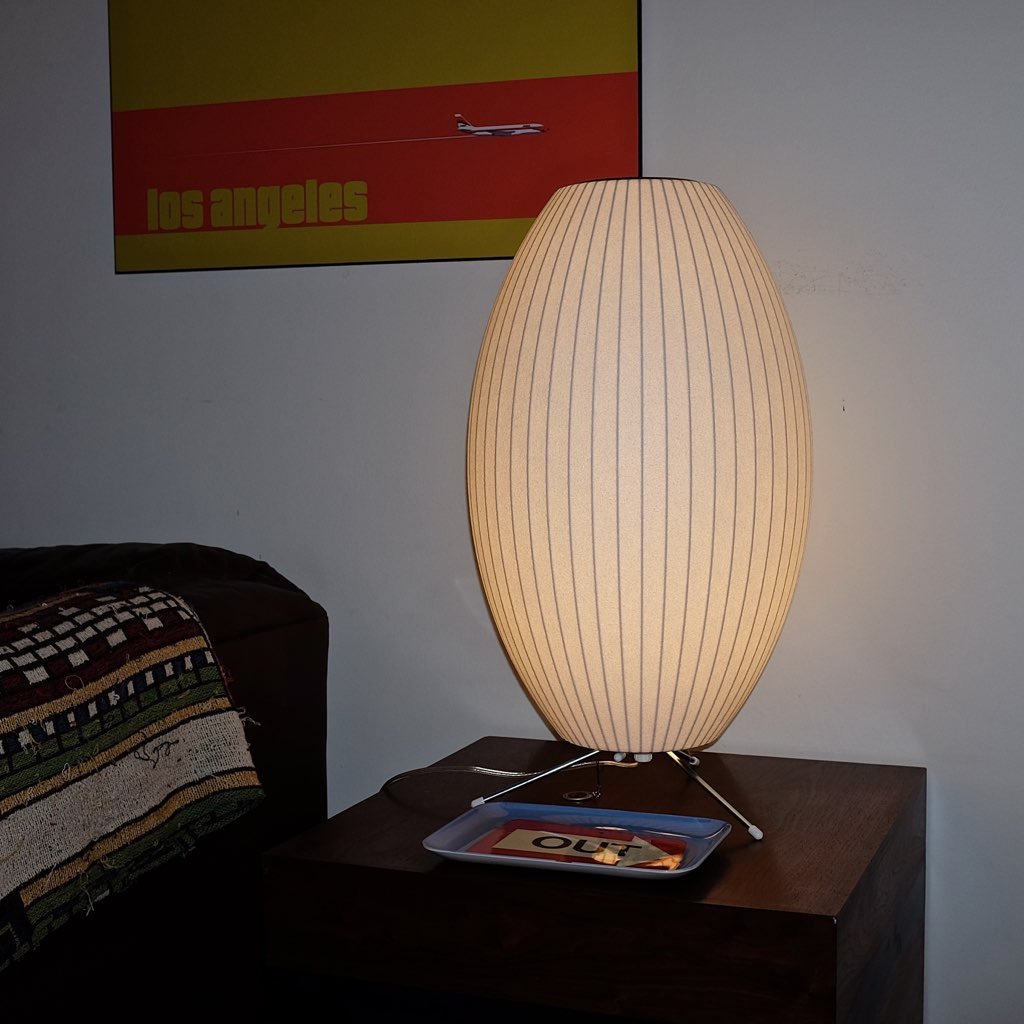 Lampe sur Trépied Sphérique | Design Élégant et Flexible