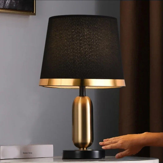 Lampe de Chevet Élégante en Or | Design Minimaliste et Éclairage LED