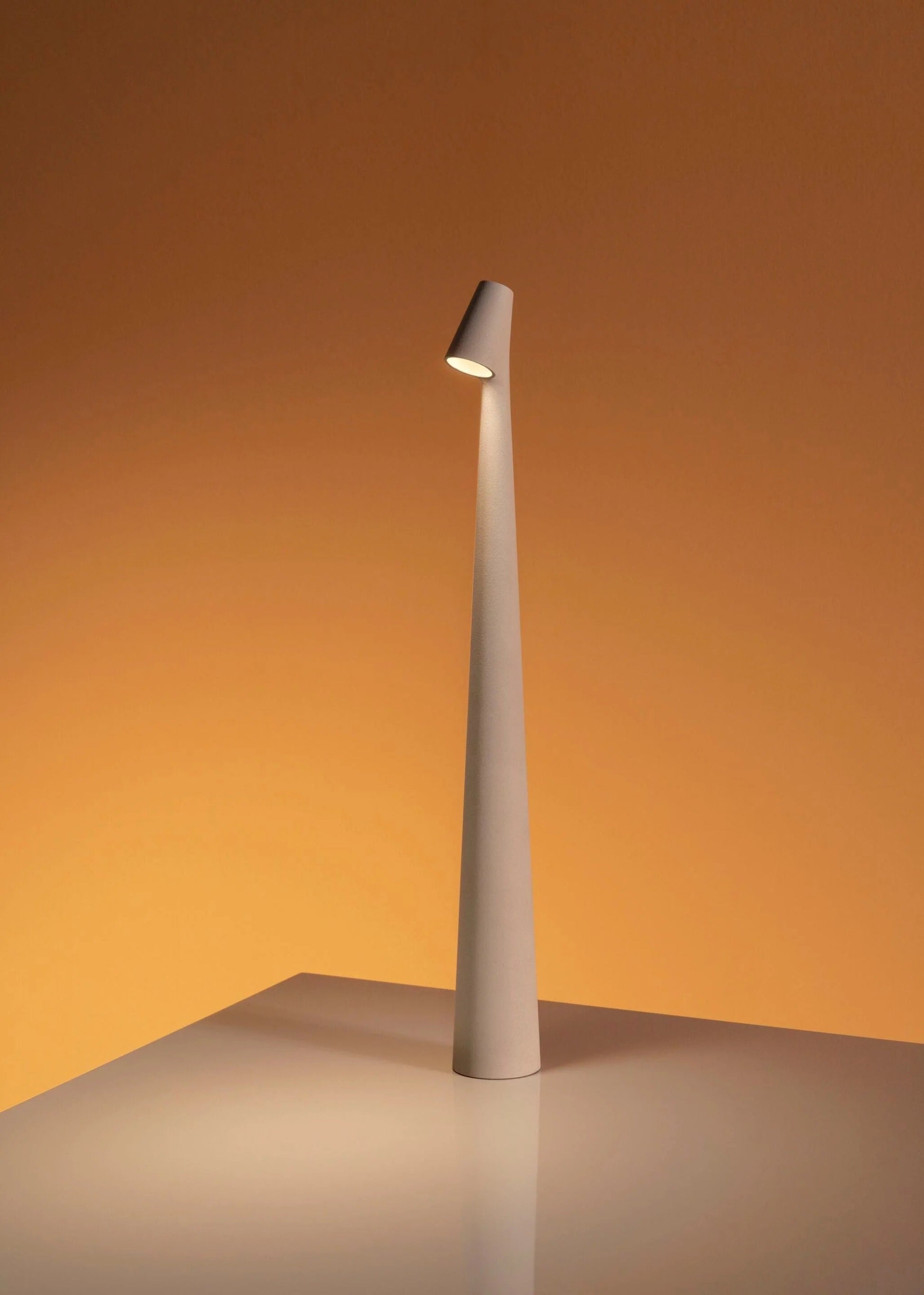Lampe de Table LED Dimmable | Élégance et Liberté Sans Fil