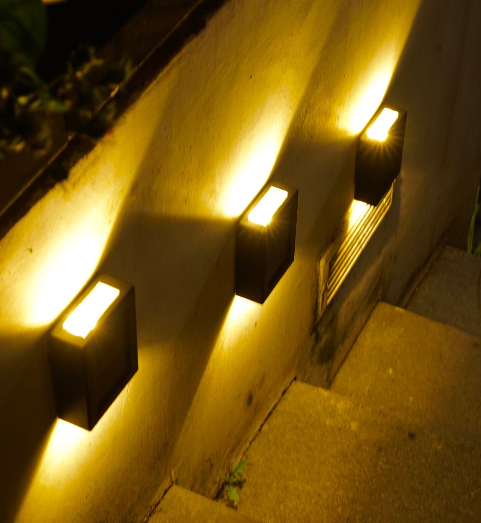 Lampes Murales Solaires LED | Éclairage Automatique et Écologique