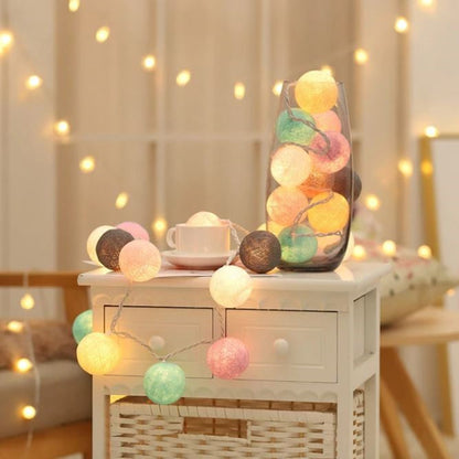 Guirlande de Boules de Coton | Ambiance Chaleureuse et Conviviale