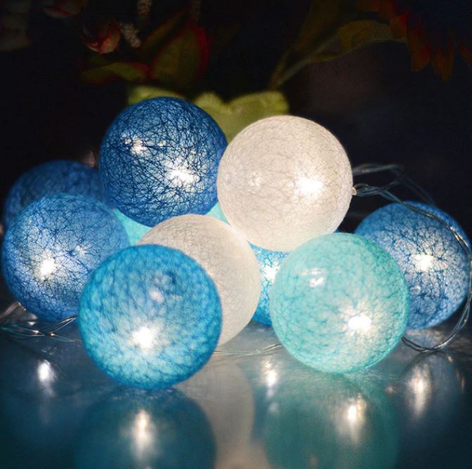 Guirlande de Boules de Coton | Ambiance Chaleureuse et Conviviale