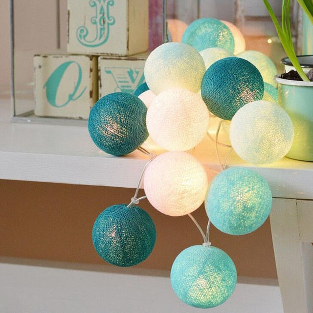 Guirlande de Boules de Coton | Ambiance Chaleureuse et Conviviale