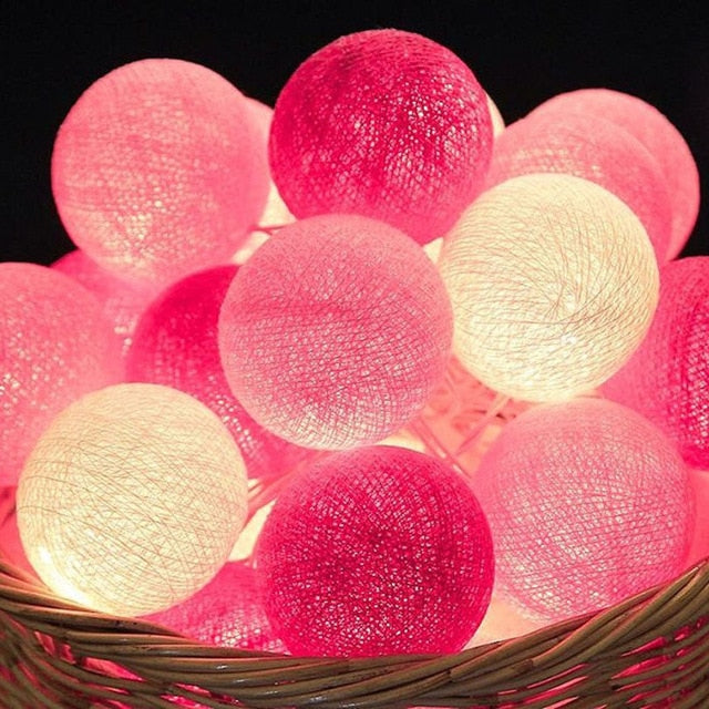 Guirlande de Boules de Coton | Ambiance Chaleureuse et Conviviale