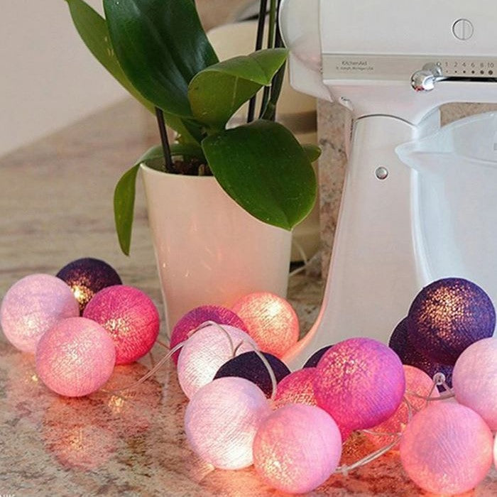 Guirlande de Boules de Coton | Ambiance Chaleureuse et Conviviale