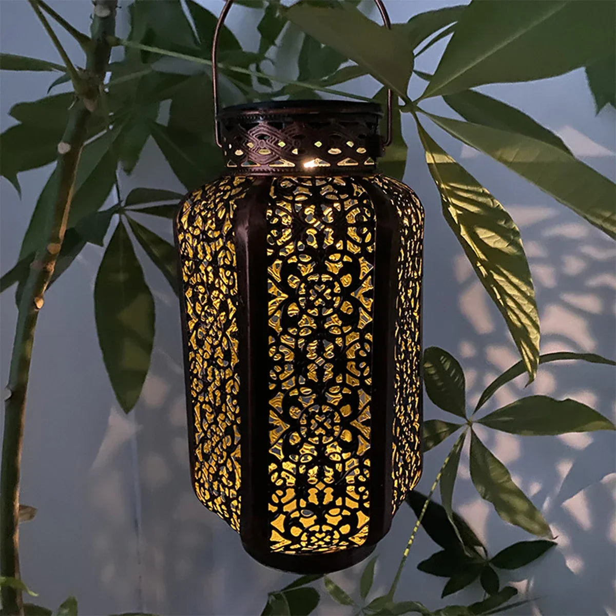 Lanterne Solaire Suspendue en Fer | Ambiance Chaleureuse pour Jardin