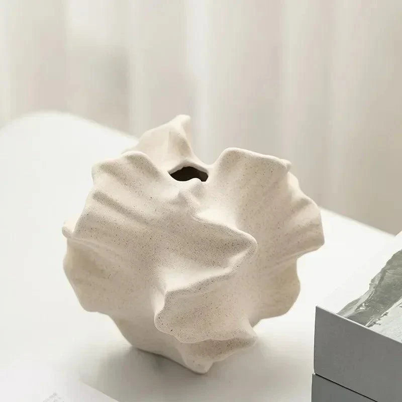 Vase en Céramique Moderne | Design Élégant avec Vagues Géométriques