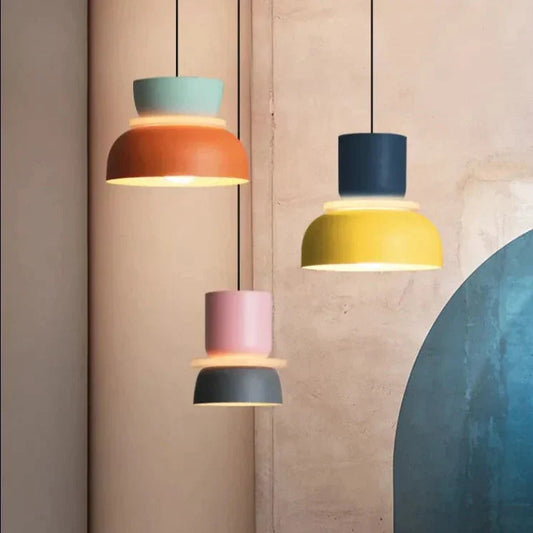 Suspension Scandinave Colorée | Éclairage Ambiant Chaleureux et Élégant