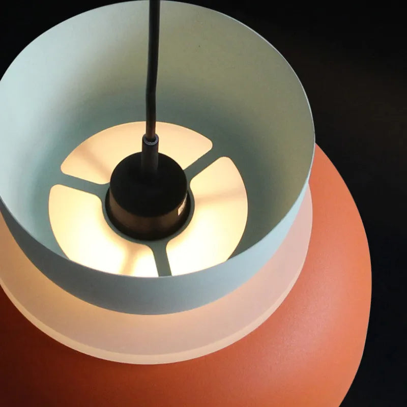 Suspension Scandinave Colorée | Éclairage Ambiant Chaleureux et Élégant