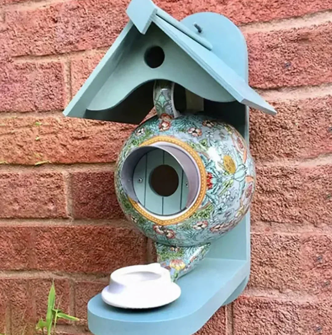Nichoir en Théière Coloré | Confort et Sécurité pour les Oiseaux