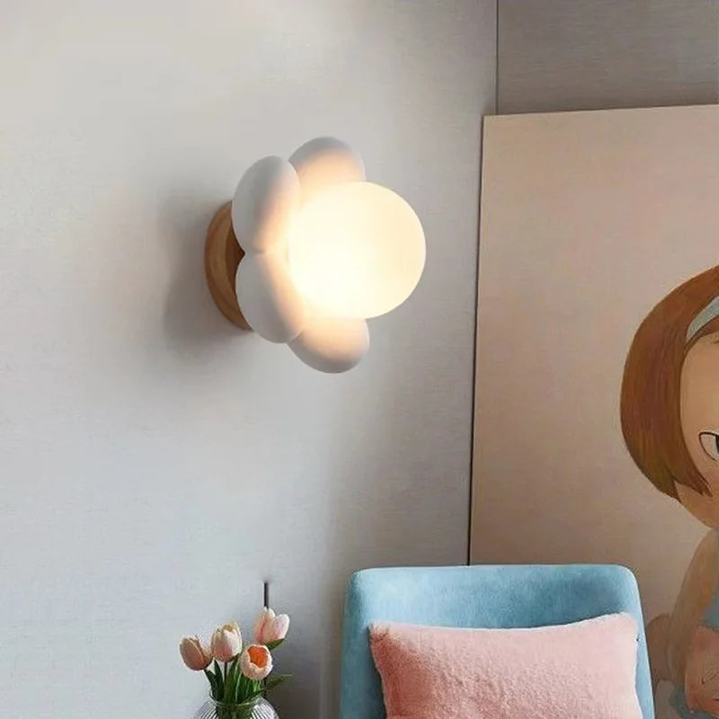 Applique Murale Fleur Crème | Design Élégant et Lumière Douce