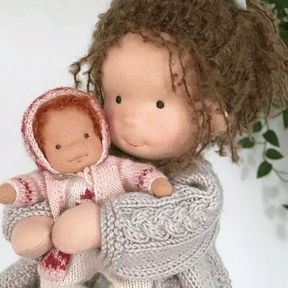 Poupée en Peluche Waldorf | Douceur Kawaii et Cadeau Prêt à Offrir