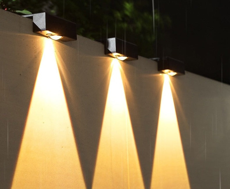 Éclairage Solaire Extérieur LED | Résistant aux Intempéries et Économe en Énergie