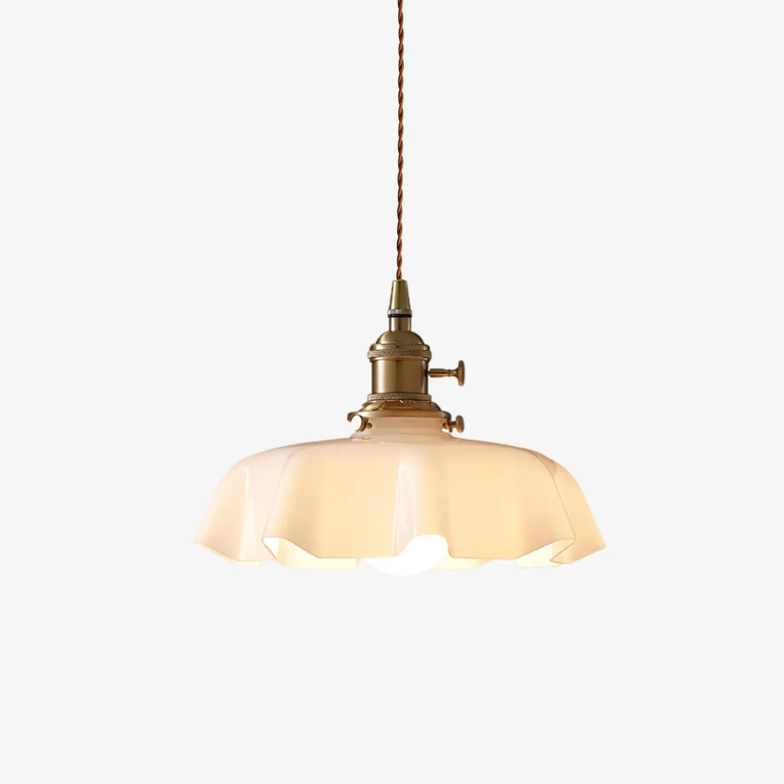 Suspension Française Élégante | Style Contemporain et Raffiné