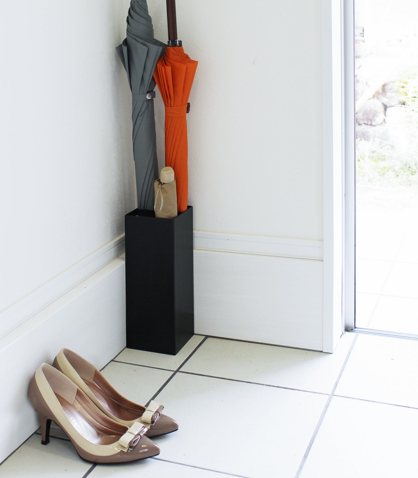 Support de Parapluie en Acier | Design Épuré avec Bac de Récupération