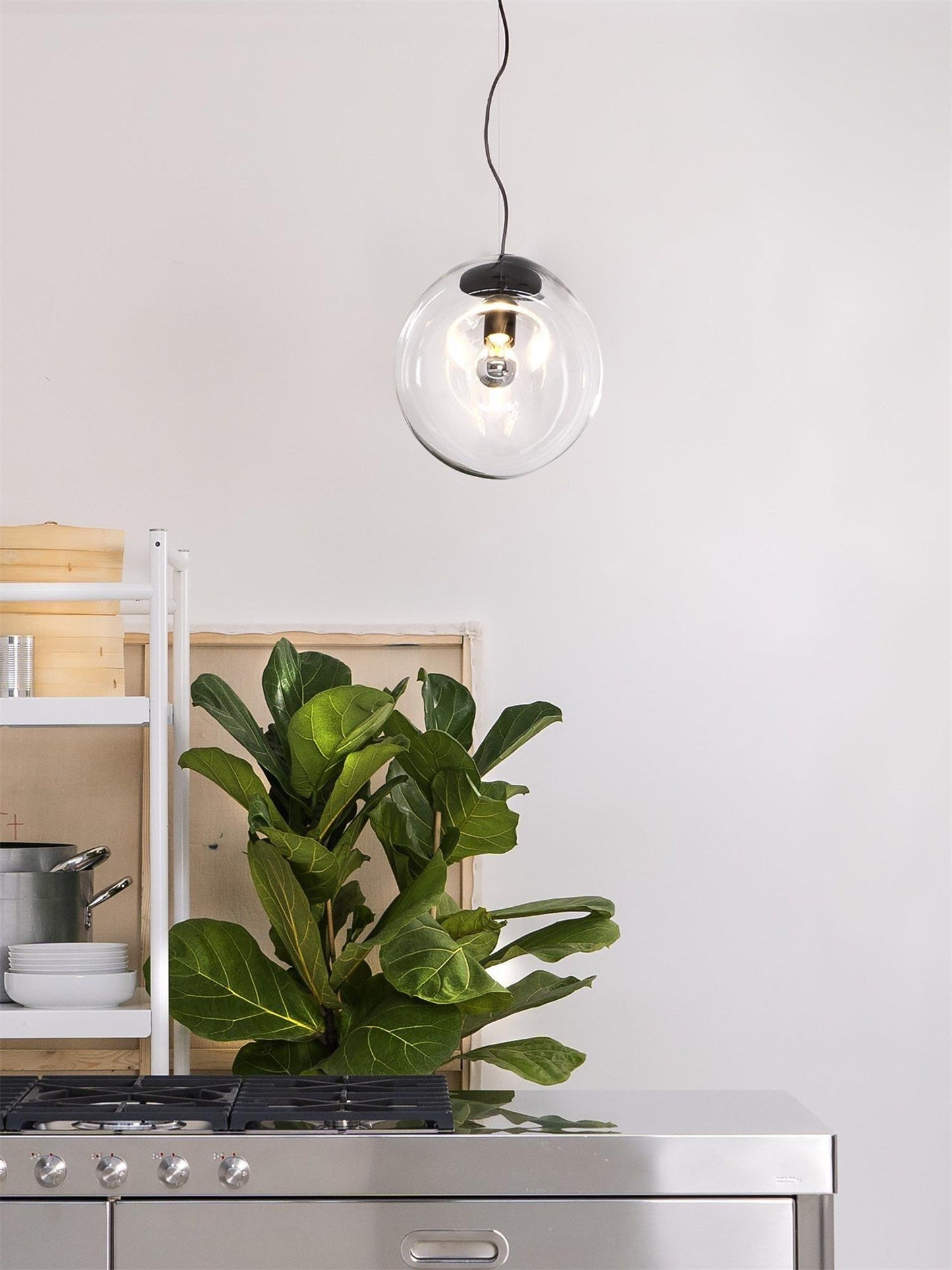 Lampe Plafonnier en Verre Soufflé | Design Épuré et Atmosphère Sereine