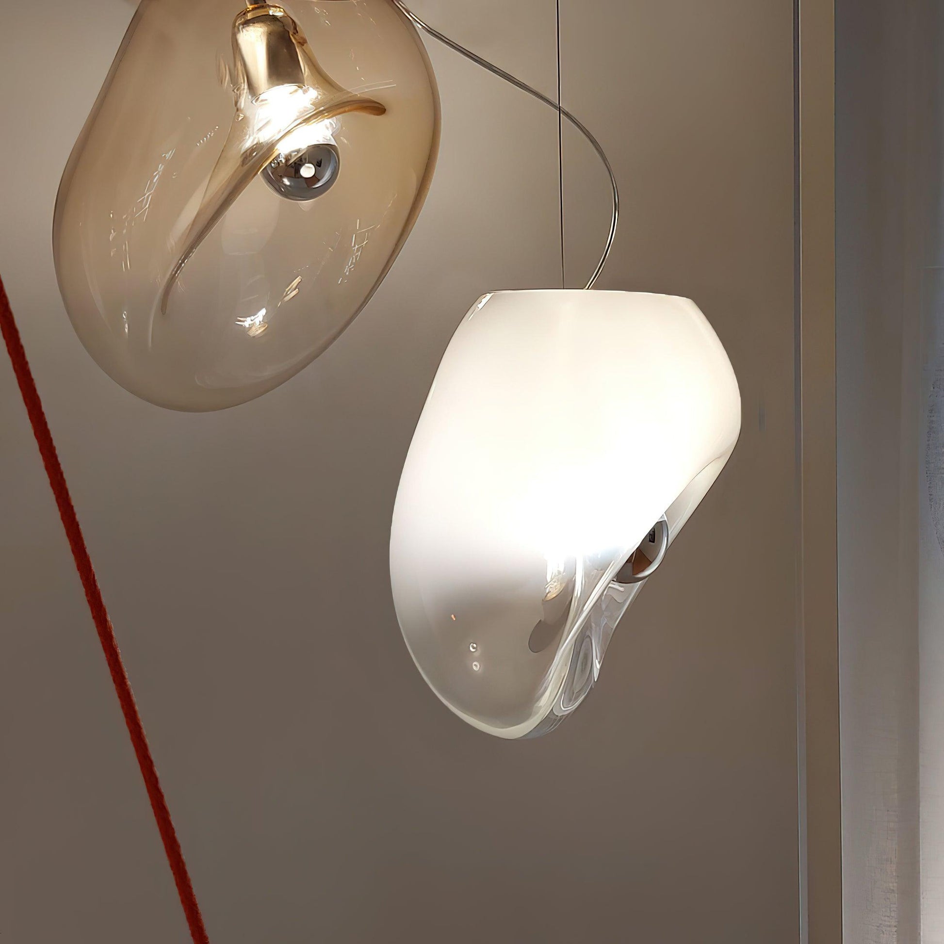 Lampe Plafonnier en Verre Soufflé | Design Épuré et Atmosphère Sereine