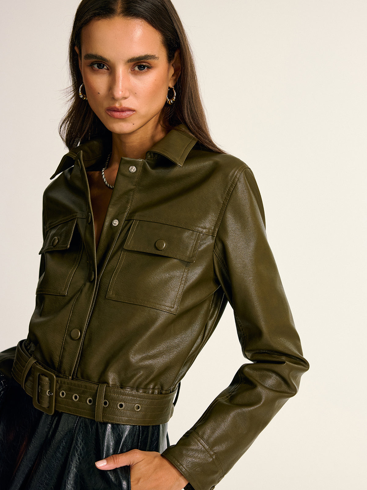 Veste Chemise Cargo en Cuir Synthétique | Ceinturée et Ajustement Slim