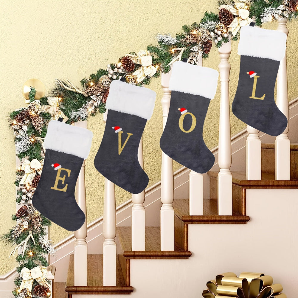 Chaussette de Noël Personnalisée en Velours | Élégante Décoration de Fête avec Monogramme