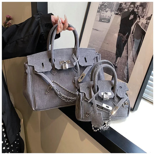 Sac à Bandoulière en Denim Vintage | Style Boho-Chic avec Détails Déchirés