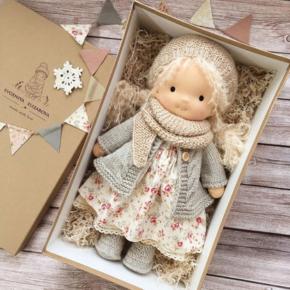 Poupée Waldorf Artisanale pour Enfants | Éveille l'Imagination et la Créativité