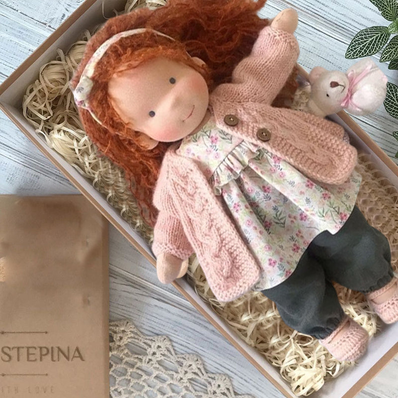 Poupée Waldorf Artisanale pour Enfants | Éveille l'Imagination et la Créativité
