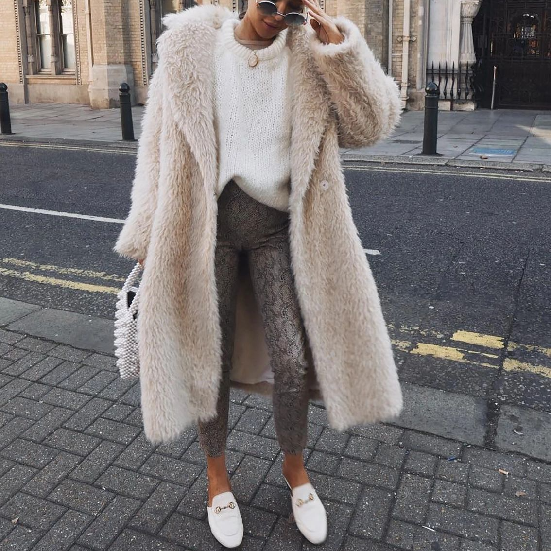 Veste en Fausse Fourrure Mi-Longue | Coupe Oversize et Design Ouvert