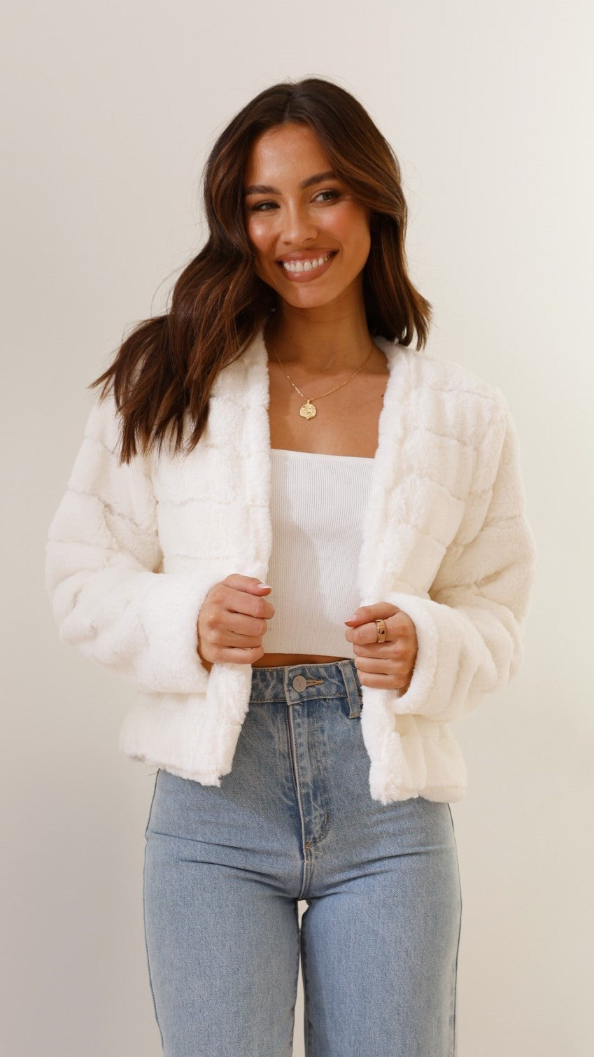 Veste courte en fausse fourrure | Élégance et confort pour toutes occasions