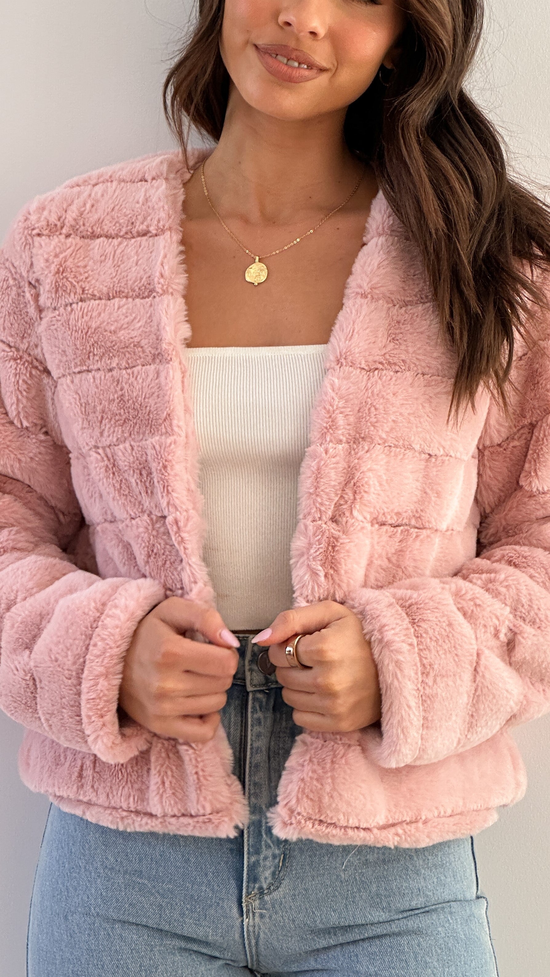 Veste courte en fausse fourrure | Élégance et confort pour toutes occasions