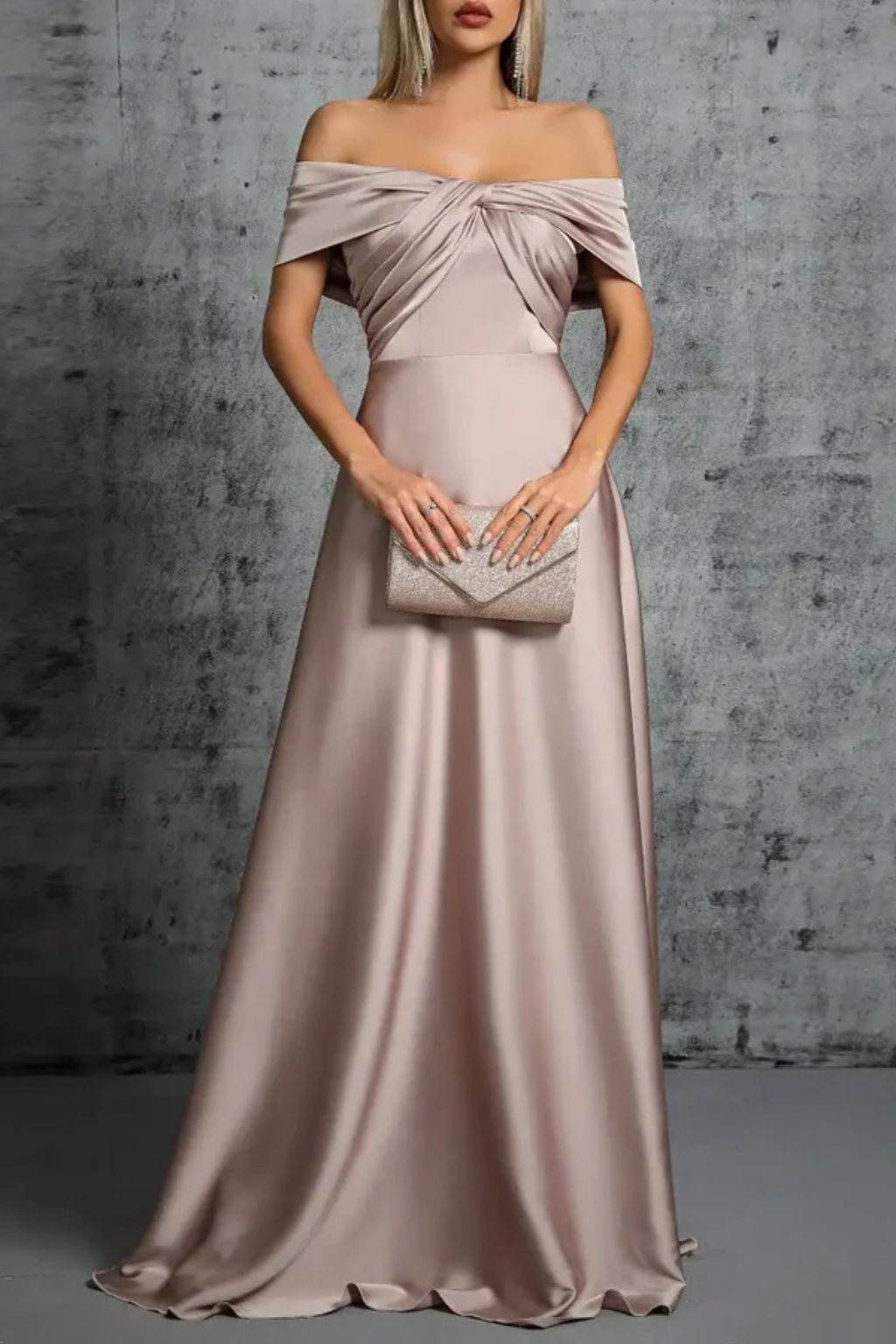 Robe de Mariage Satinée Maxi | Élégante et Décolleté Off-Shoulder
