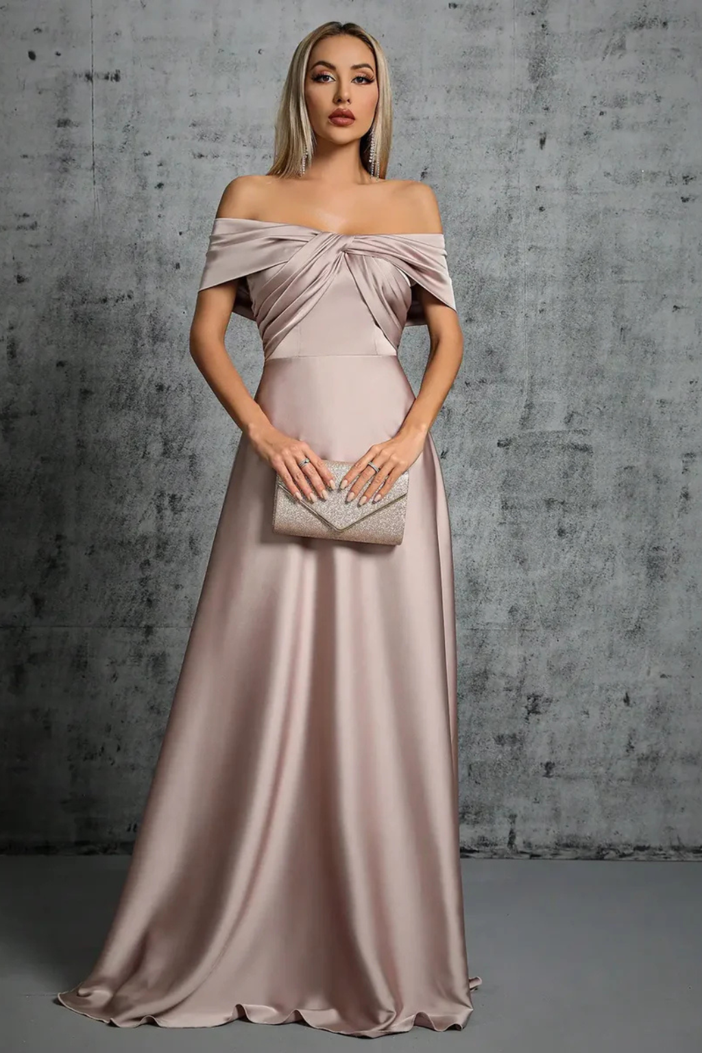 Robe de Mariage Satinée Maxi | Élégante et Décolleté Off-Shoulder
