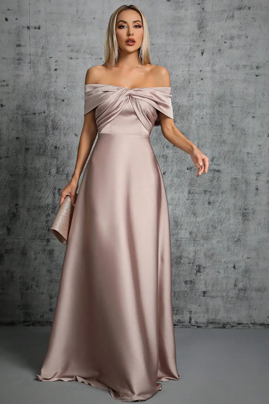 Robe de Mariage Satinée Maxi | Élégante et Décolleté Off-Shoulder