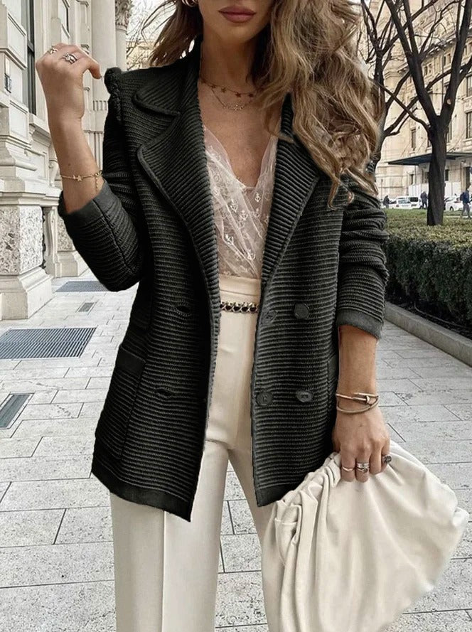 Veste Femme Élégante à Double Boutonnage | Texture Côtelée et Col Revers Sophistiqué