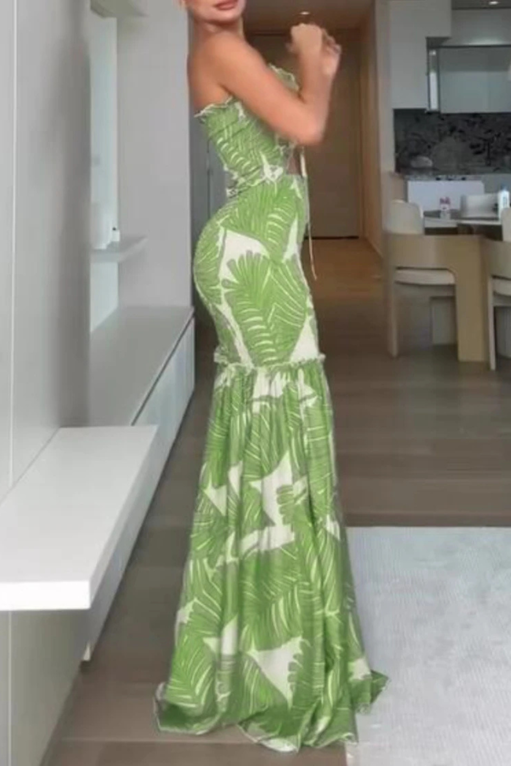 Robe Longue Imprimée Tropicale | Élégante et Sans Bretelles