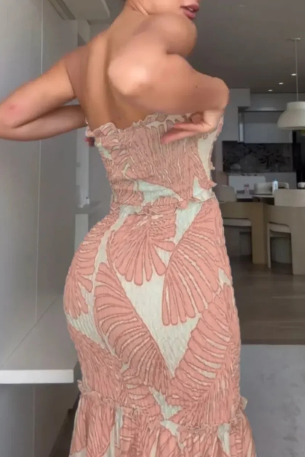 Robe Longue Imprimée Tropicale | Élégante et Sans Bretelles