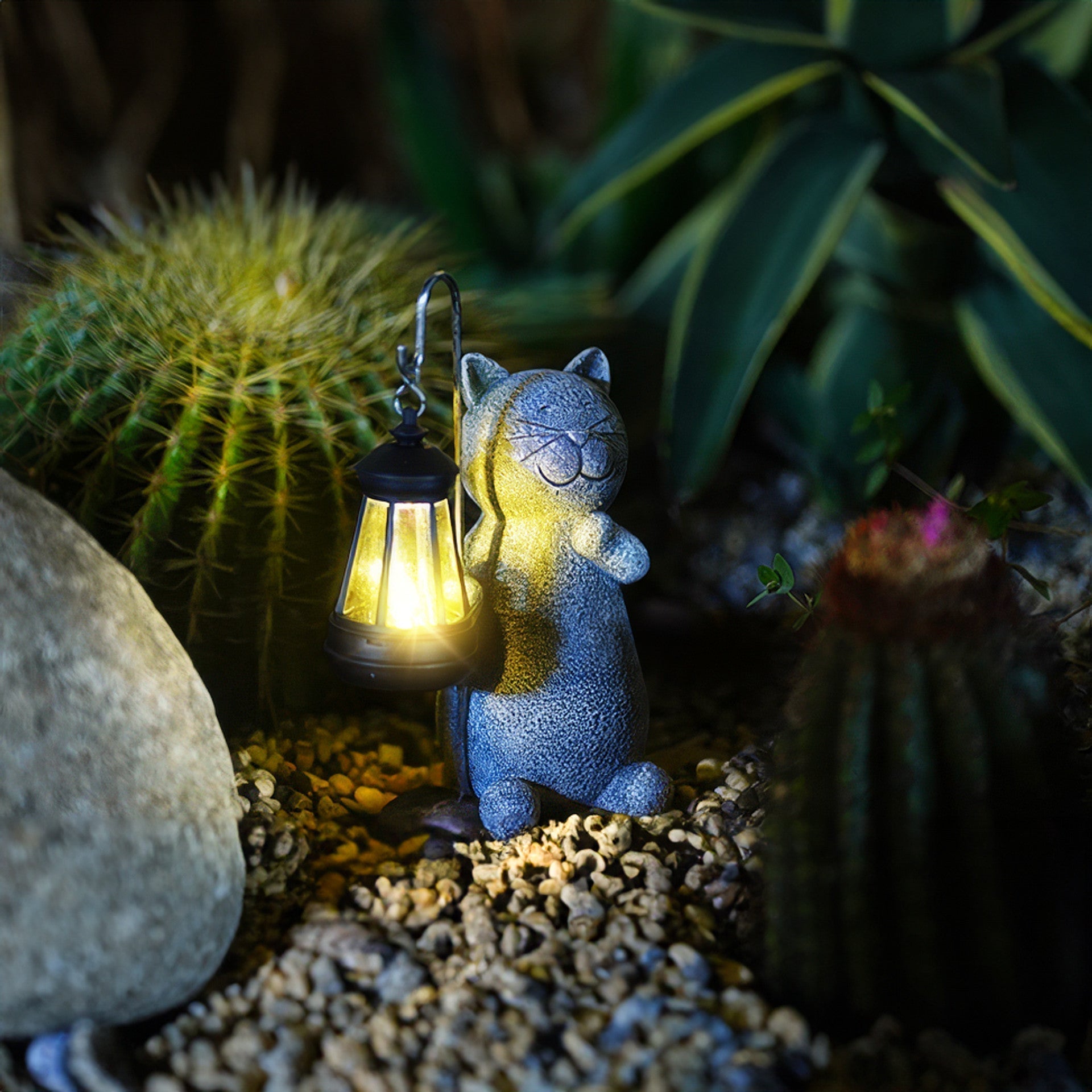 Lampe Solaire Chat Doré | Éclairez Votre Jardin avec Magie