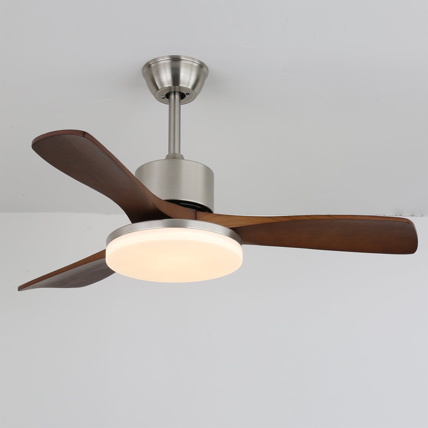 Ventilateur de Plafond en Bois | Élégance Naturelle et Éclairage Doux