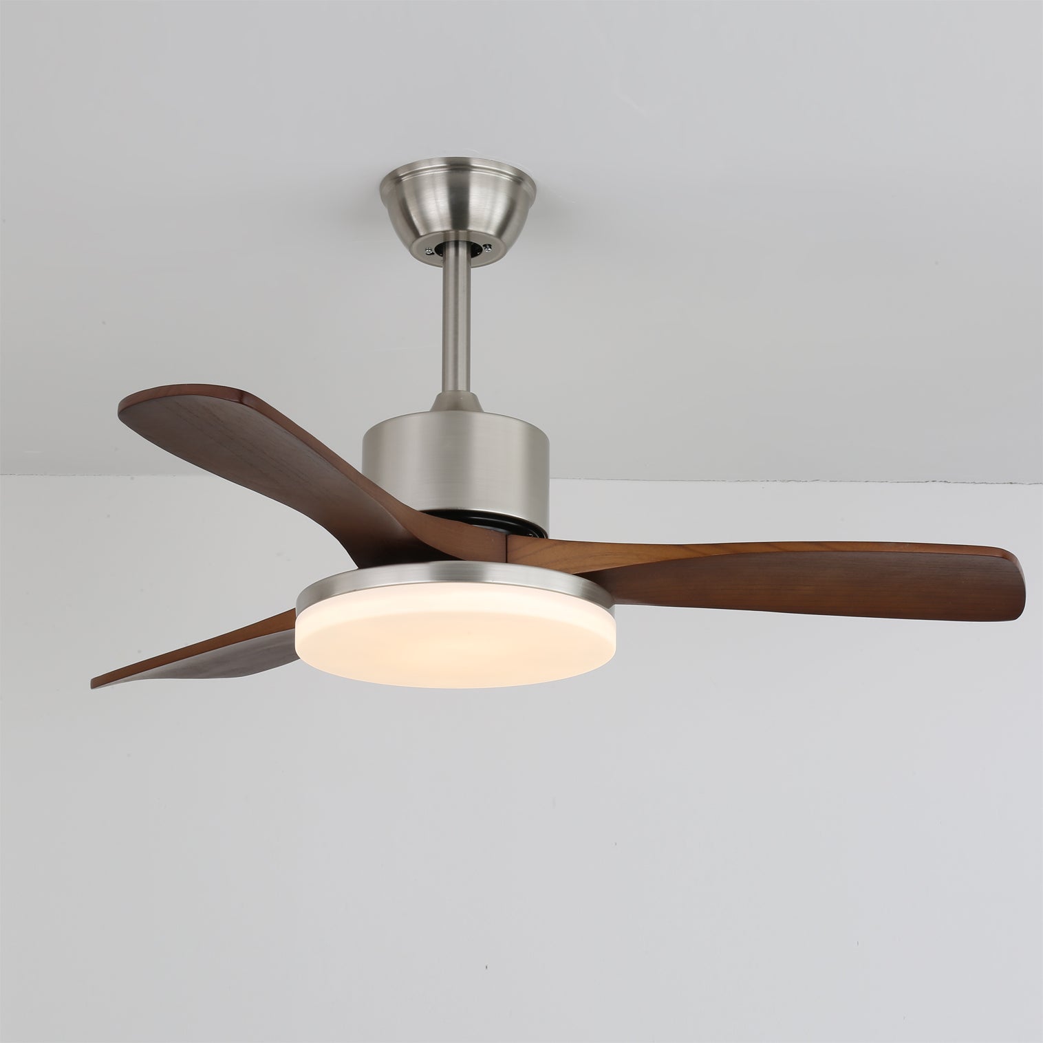 Ventilateur de Plafond en Bois | Élégance Naturelle et Éclairage Doux