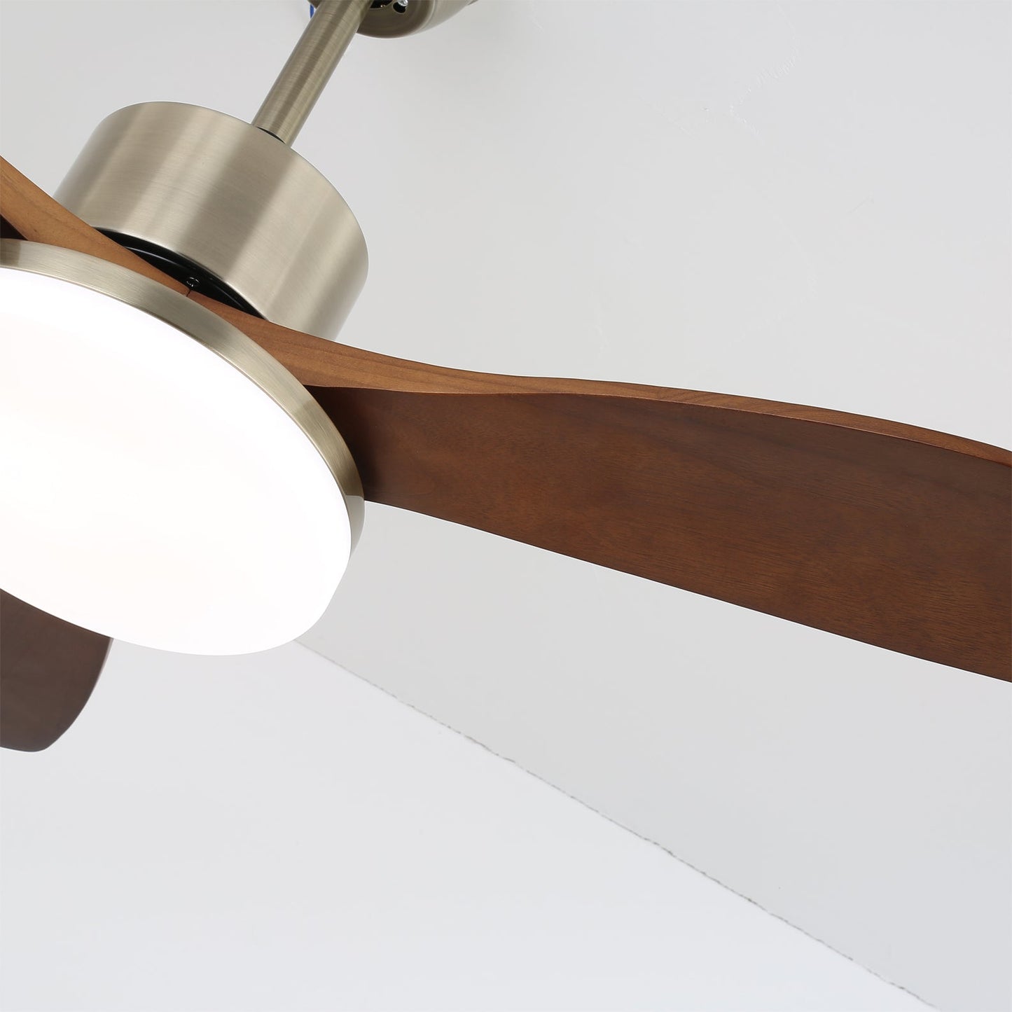 Ventilateur de Plafond en Bois | Élégance Naturelle et Éclairage Doux