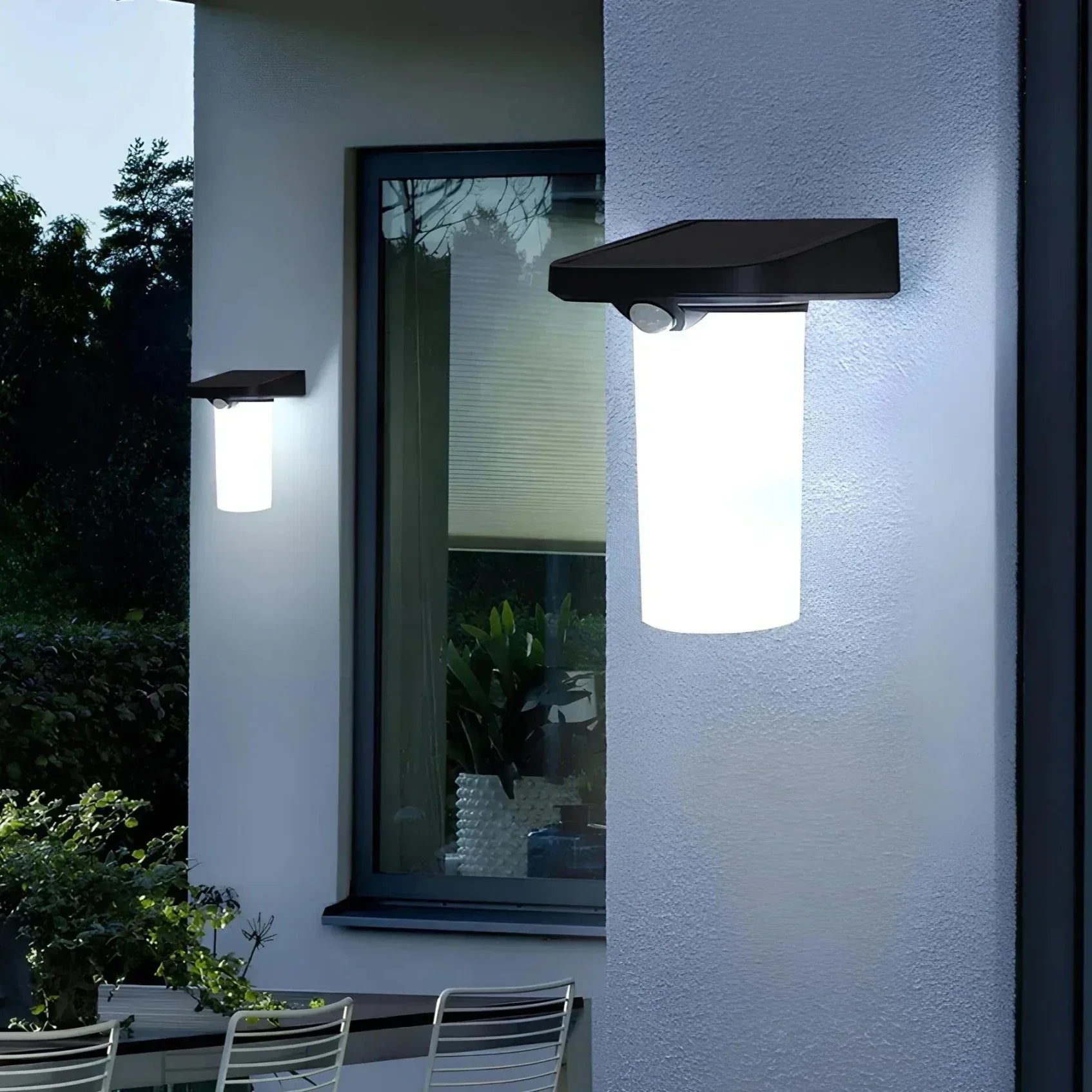 Lampe Solaire de Jardin | Sécurité Renforcée avec Capteur de Mouvement
