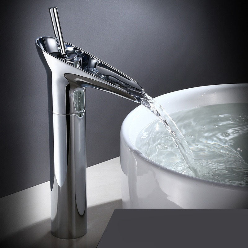 Robinet de Salle de Bain Cascade | Élégance Rétro avec Écoulement Luxueux