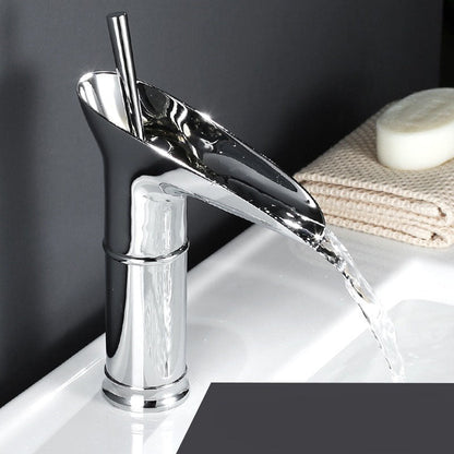 Robinet de Salle de Bain Cascade | Élégance Rétro avec Écoulement Luxueux
