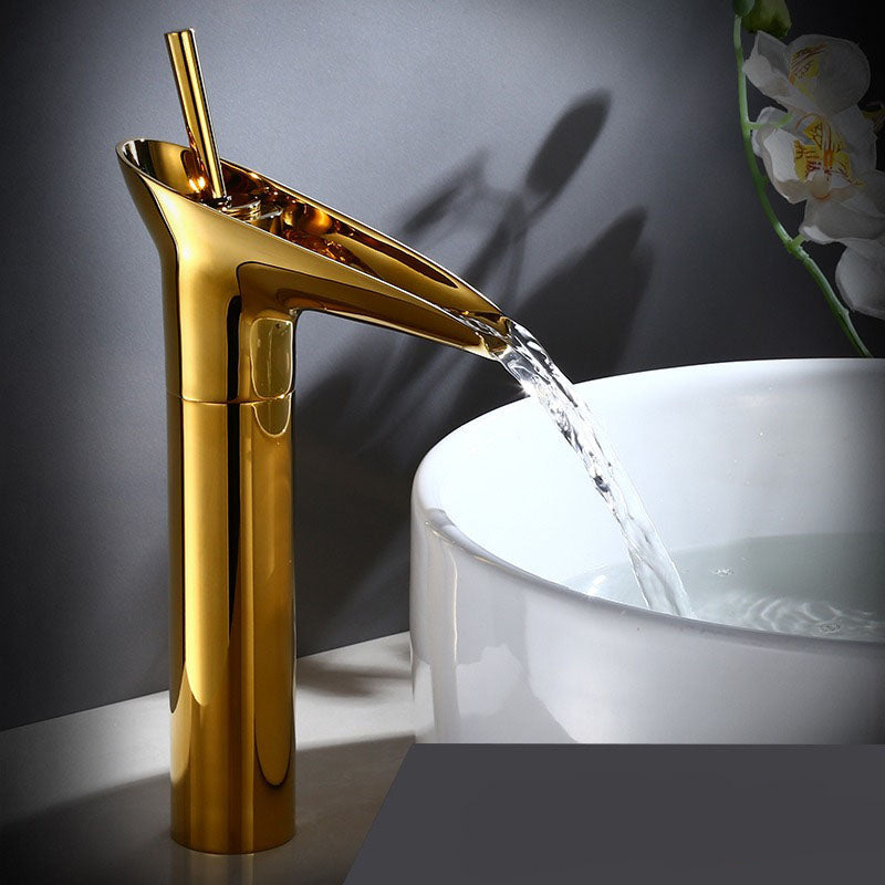Robinet de Salle de Bain Cascade | Élégance Rétro avec Écoulement Luxueux
