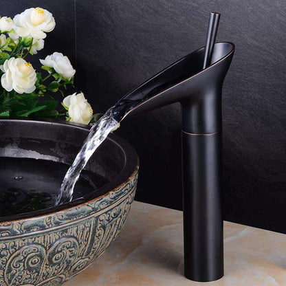 Robinet de Salle de Bain Cascade | Élégance Rétro avec Écoulement Luxueux