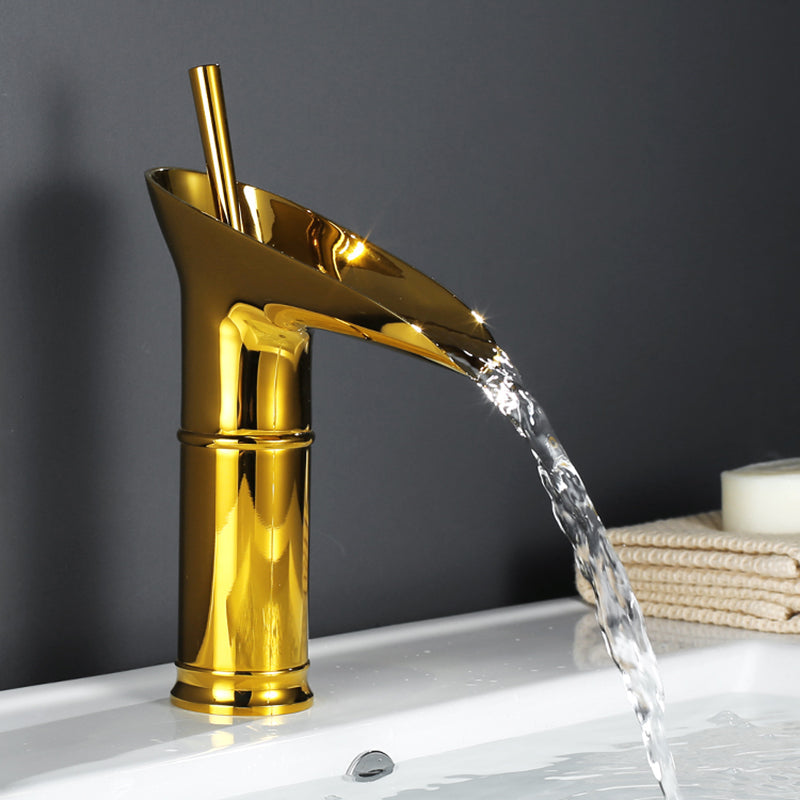 Robinet de Salle de Bain Cascade | Élégance Rétro avec Écoulement Luxueux