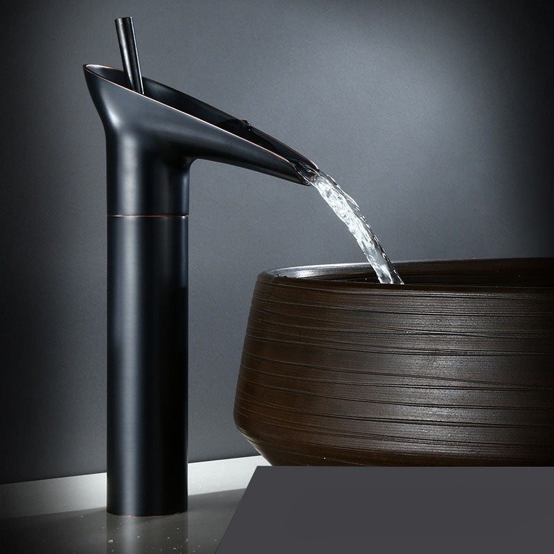Robinet de Salle de Bain Cascade | Élégance Rétro avec Écoulement Luxueux